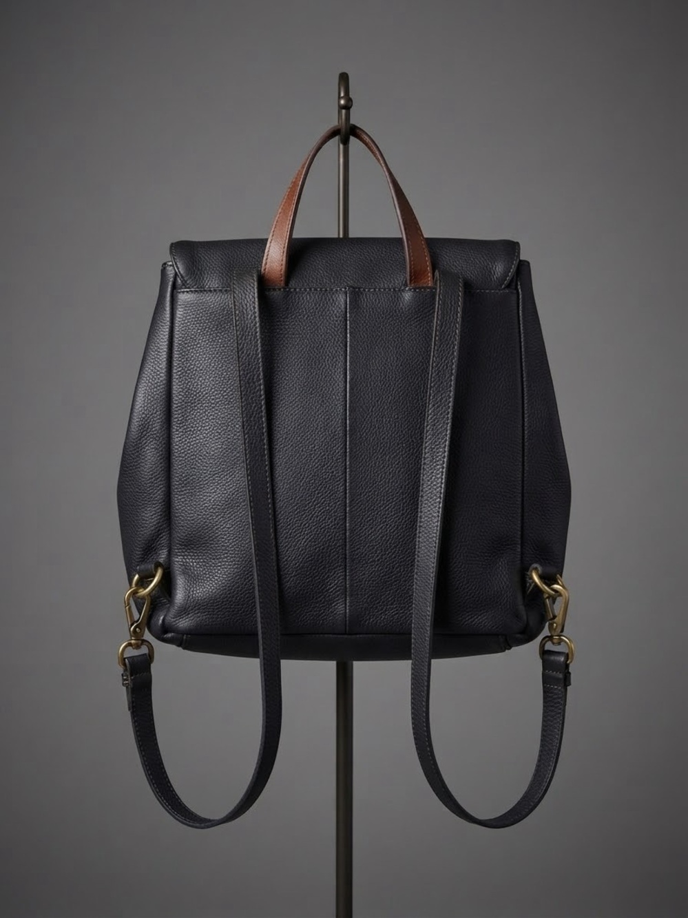 Fossil Black Leather Backpack – Excellent Condition - Picture 2 of 10